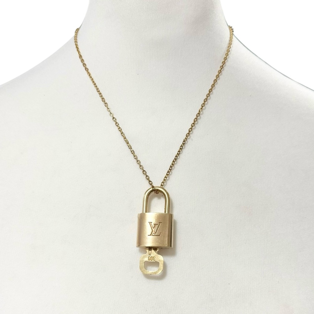 Authentic Louis Vuitton #344 Lock & Key Set on a 18K Gold Plated Chain Necklace - Picture 8 of 10